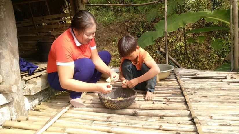 Bé 10 tuổi sống cô độc ở Tuyên Quang: 'Được ăn ngon lại có thịt, con thích lắm'