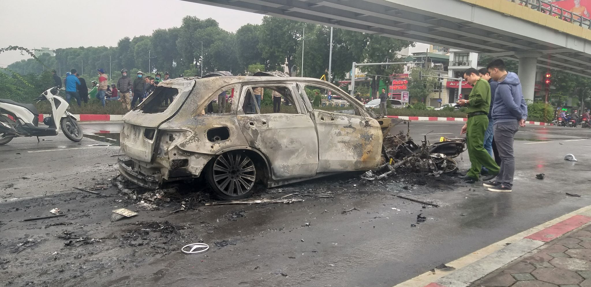 Danh tính các nạn nhân trong vụ tai nạn khiến xe Mercedes bốc cháy dữ dội