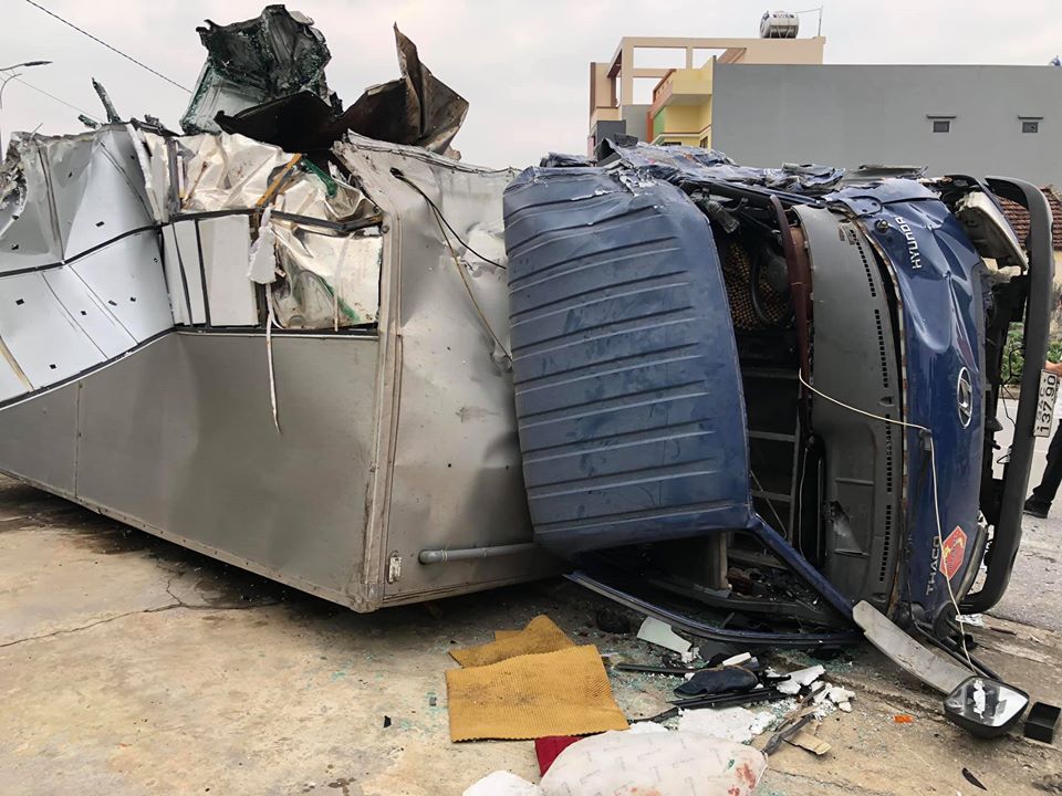Nam Định: Hai xe tải tông nhau, 1 tài xế tử vong tại chỗ