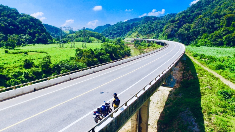 Chàng trai 'tung thính' bằng loạt ảnh check-in đẹp thần sầu trên hành trình xuyên Việt 7