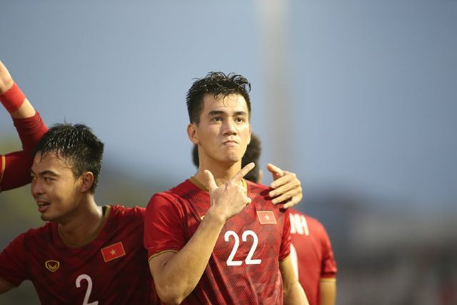 Cầu thủ Thái Lan quát trọng tài khi Việt Nam được đá lại phạt đền