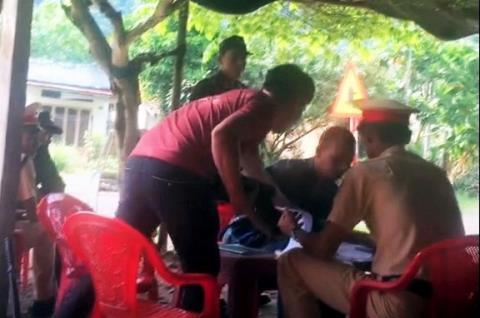 2 lãnh đạo đội CSGT Đồng Nai 'bảo kê xe quá tải' bị đình chỉ