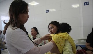 Không khí Hà Nội ô nhiễm nghiêm trọng, trẻ nhập viện tăng đột biến