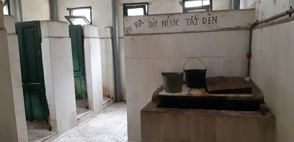 Chuyện khó tin ở Hà Nội, hơn 50 năm phải đi vệ sinh bằng chậu