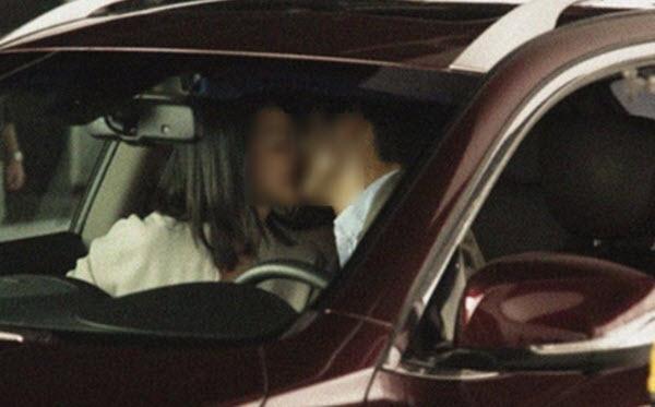 Vợ nổi điên chứng kiến cảnh chồng và người yêu cũ hú hí trên xe ô tô2