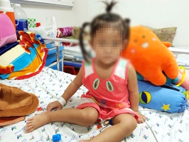 Bệnh viện địa phương chẩn đoán nhầm, bé gái 3 tuổi bị đột quỵ nhồi máu não suýt mất mạng