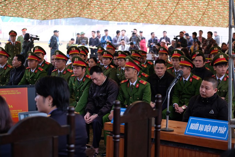 Hàng nghìn người đến theo dõi vụ xét xử nữ sinh giao gà bị sát hại ở Điện Biên