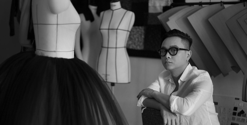 Nguyễn Công Trí kết hợp 10 nghệ sĩ đương đại trong Triển lãm thời trang 'Cục im lặng'