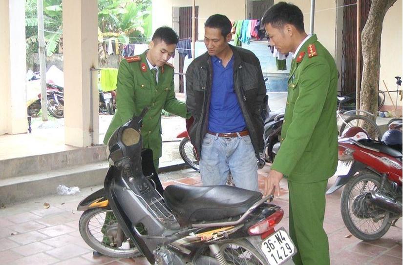 Bắt thanh niên táo tợn rút dao khống chế, cướp xe ôm ở Thanh Hóa