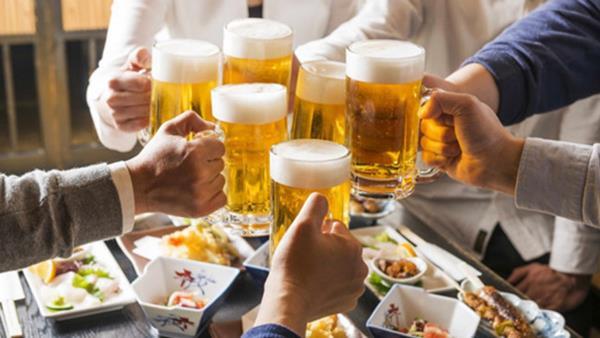 Suy gan vì rượu bia ngày cuối năm, uống thế nào cho đủ?