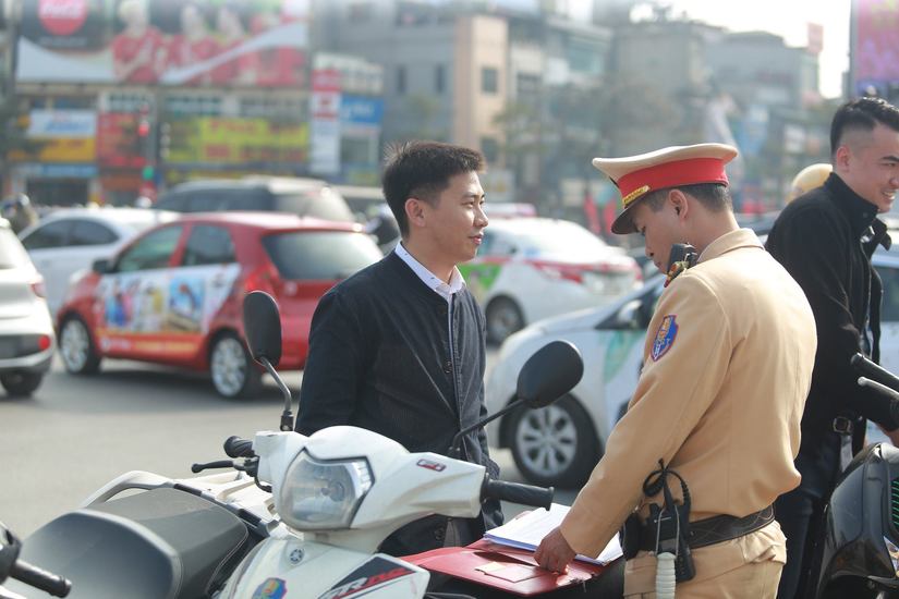 Xử phạt lái xe uống rượu bia: Lo 'chung chi' 10 triệu, 20 triệu để thoát phạt