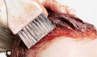 Phụ nữ nhuộm tóc nhiều tăng nguy cơ mắc ung thư vú
