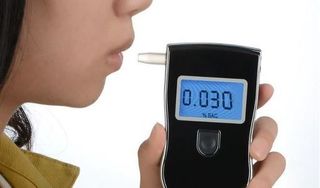 Cách tự sử dụng máy đo nồng độ cồn chính xác nhất