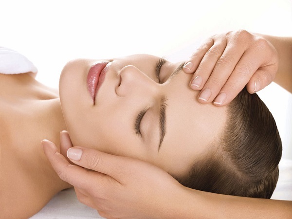 5 bài massage giúp trẻ hóa khuôn mặt