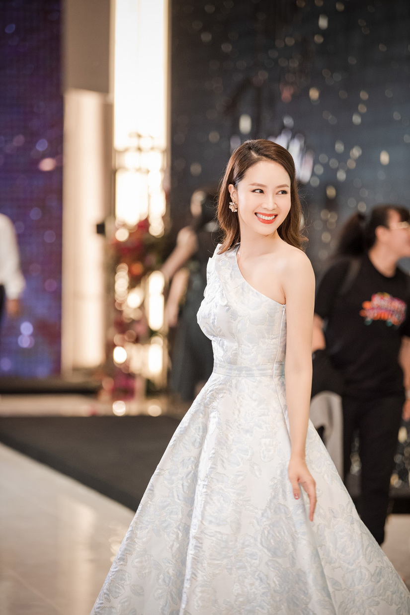 Hoa hậu Khánh Vân, Lệ Hằng, Lương Thanh đọ sắc trong cái rét Hà Nội