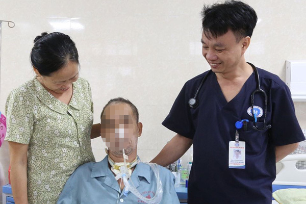 Kỳ tích: Bị bệnh viện trả về, bệnh nhân chảy máu não kịp xuất viện đón Tết