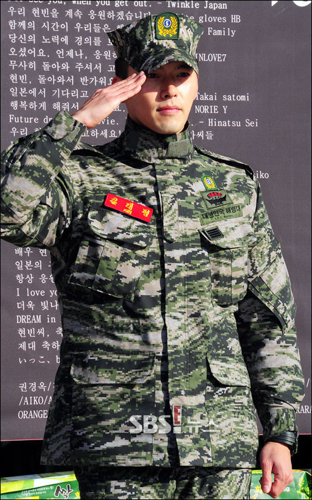 Ngất ngây loạt ảnh soái ca Hyun Bin trong Hạ cánh nơi anh thời nhập ngũ