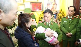 Trao gần 4 tỉ đồng tới gia đình 3 chiến sĩ hy sinh ở Đồng Tâm