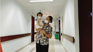 Tết sum vầy của em bé nhỏ nhất được ghép gan thành công ở Việt Nam 