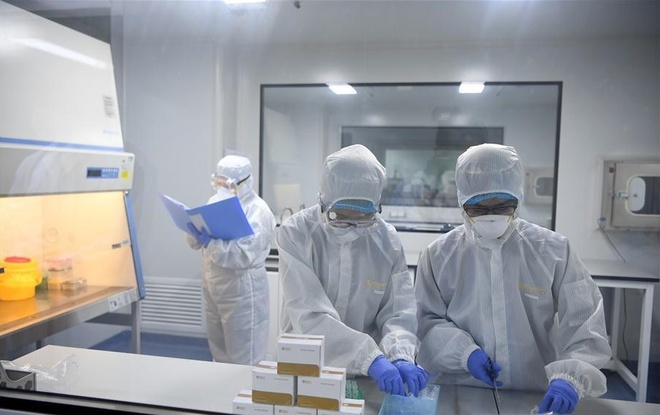 Lô thuốc phát hiện virus corona đầu tiên được gửi tới Vũ Hán dùng miễn phí cho 10.000 người