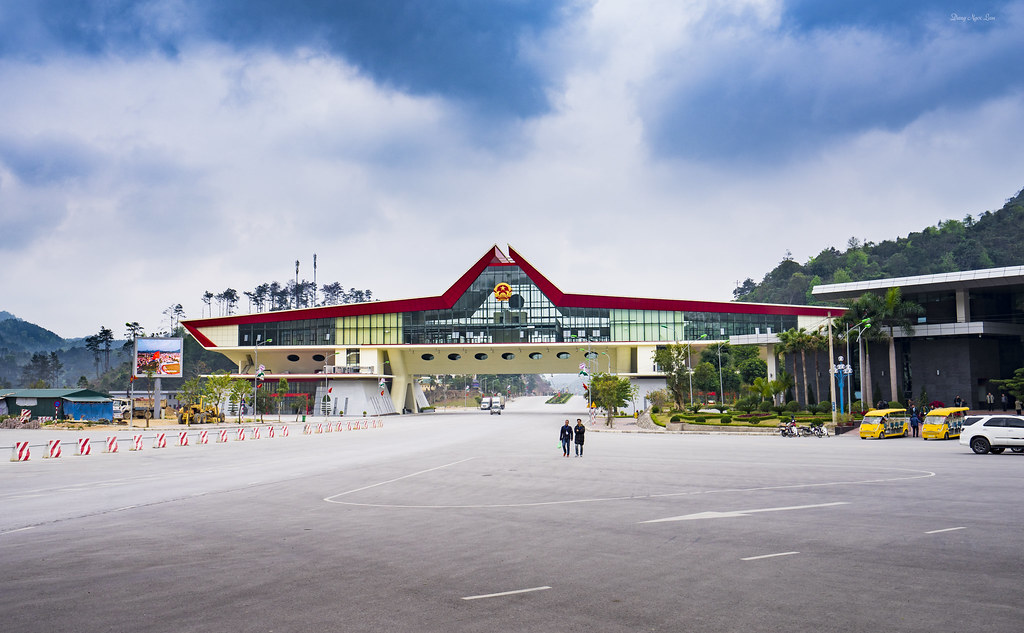 Lạng Sơn dừng cấp sổ thông hành Việt Nam-Trung Quốc vì virus Corona