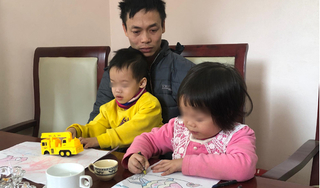 Mùng 2 Tết ông bố trẻ đem con thơ lên Hà Nội tìm vợ