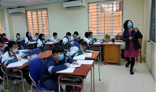 Học sinh, giáo viên đeo khẩu trang trong giờ học phòng virus corona