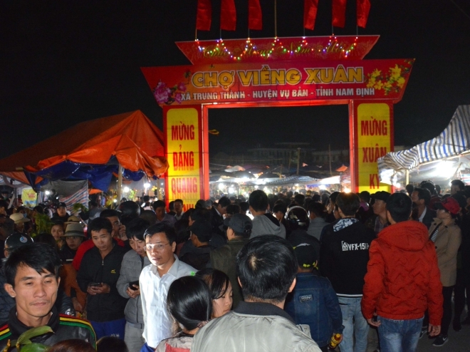 600 cán bộ công an Nam Định bảo đảm an ninh chợ Viềng, phòng chống dịch bệnh corona