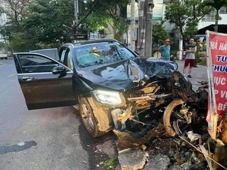 Ô tô Mercedes tông chết lái xe GrabBike ở TP HCM là xe đi thuê