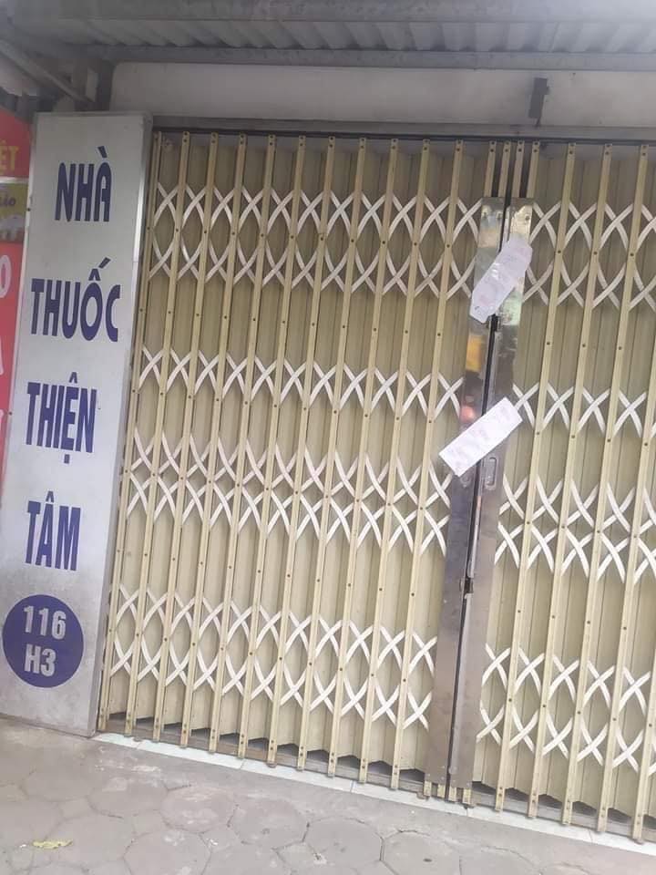 Niêm phong quầy thuốc bán khẩu trang giá cao ở Hà Nội
