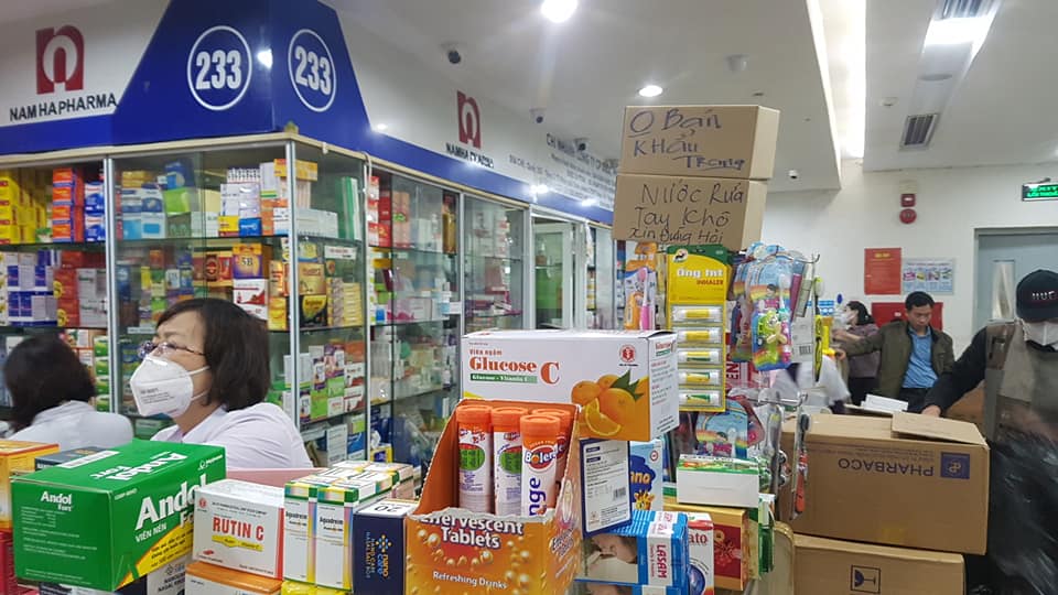 Chợ thuốc Hà Nội đồng loạt treo biển 'không bán khẩu trang, miễn hỏi'