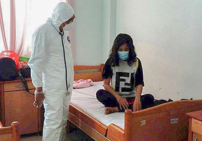 Nữ lễ tân ở Khánh Hòa và thanh niên Trung Quốc nhiễm virus corona được xuất viện