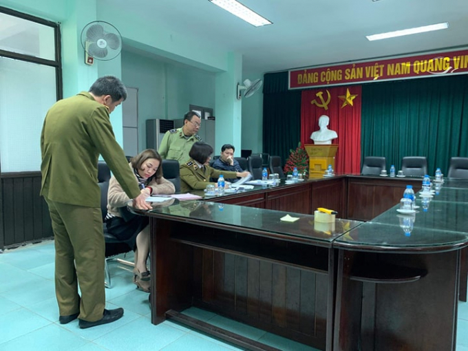 Hà Nội: Tịch thu lượng lớn khẩu trang, nước rửa tay nghi bị làm giả