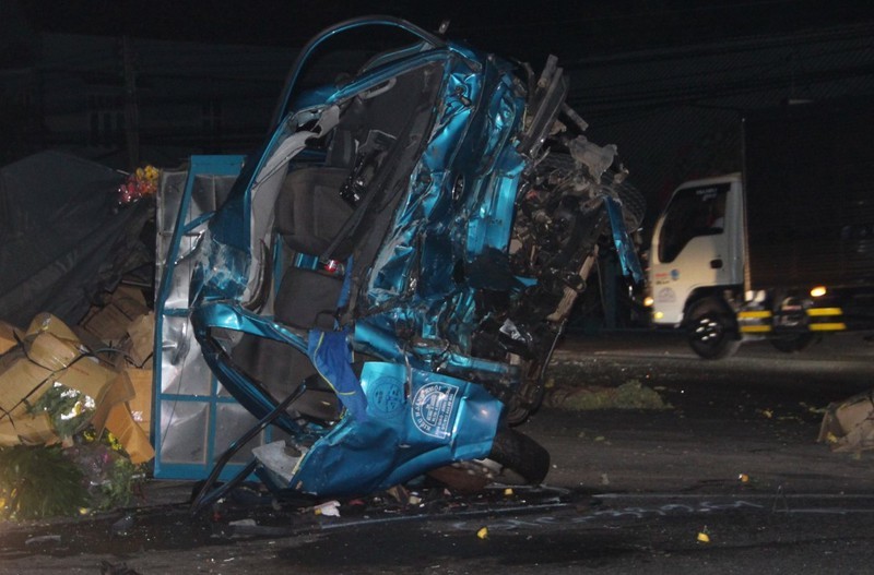 Danh tính nạn nhân, nguyên nhân vụ xe tải tông xe khách 3 người tử vong
