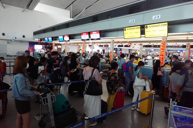 Ráo riết truy tìm 67 hành khách đi qua vùng dịch nhập cảnh vào Việt Nam