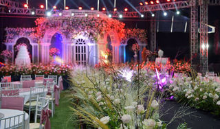 Những hình ảnh lung linh không gian tiệc cưới của trung vệ Duy Mạnh