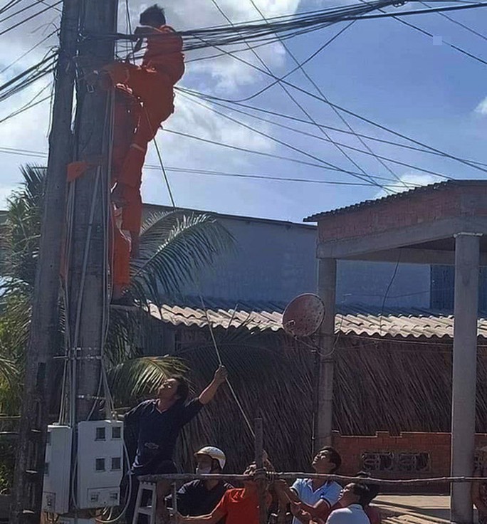 Nhân viên điện lực bị điện giật tử vong ở Cà Mau