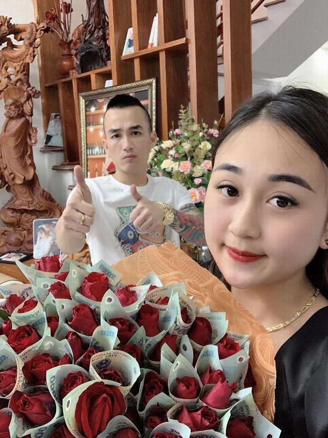 Anh chồng xứ Nghệ tặng vợ bó hoa 'polymer 500k' hot nhất mùa Valentine1