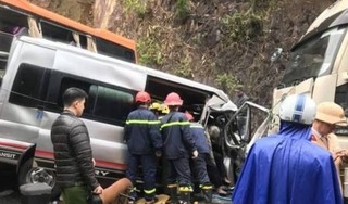 Tai nạn liên hoàn giữa xe đầu kéo và 2 xe khách, ít nhất 6 người thương vong