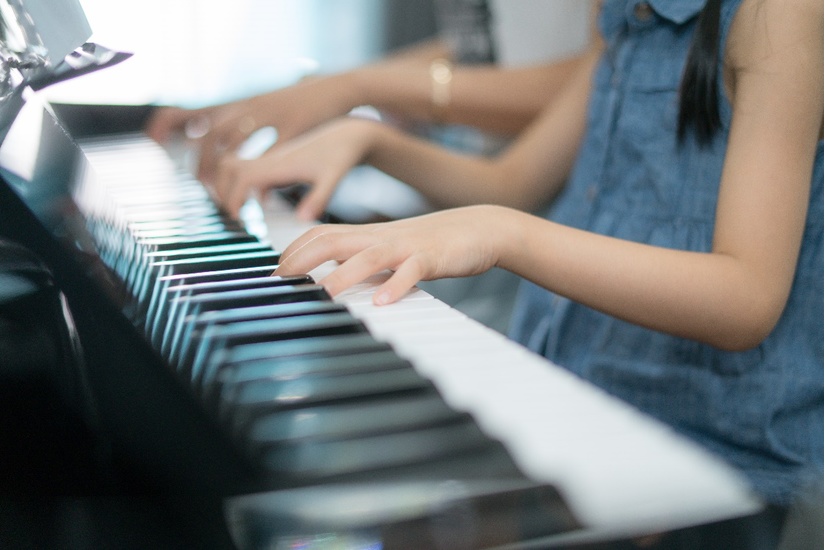 Hè rồi, đừng nhốt con trong nhà ba mẹ ơi!