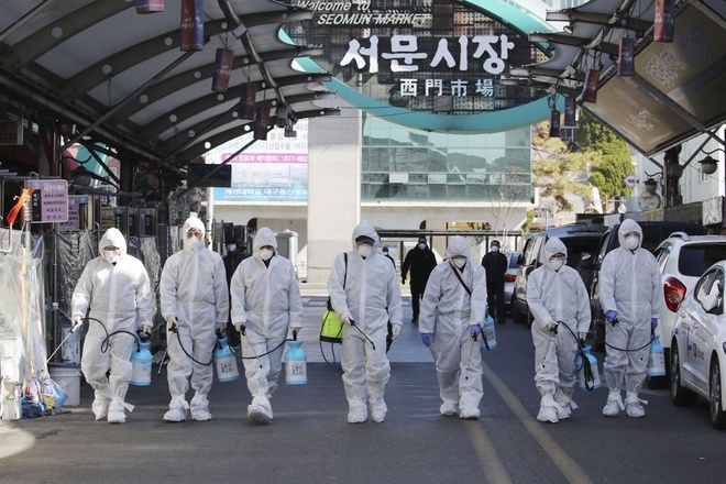 Số người nhiễm Covid-19 ở Hàn Quốc tăng mạnh lên gần 1.000 ca