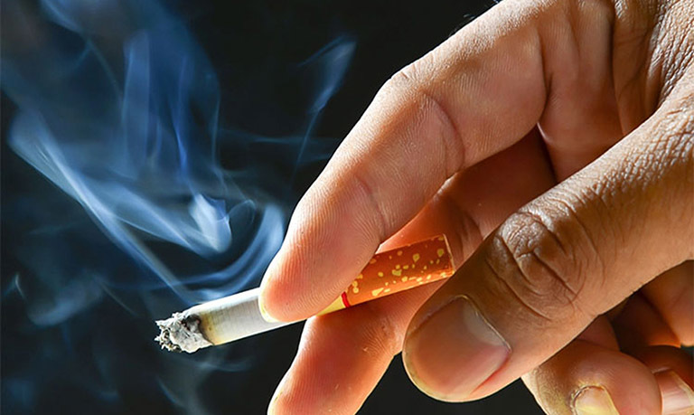Hút thuốc có khiến mắc Covid-19 nặng hơn? 2