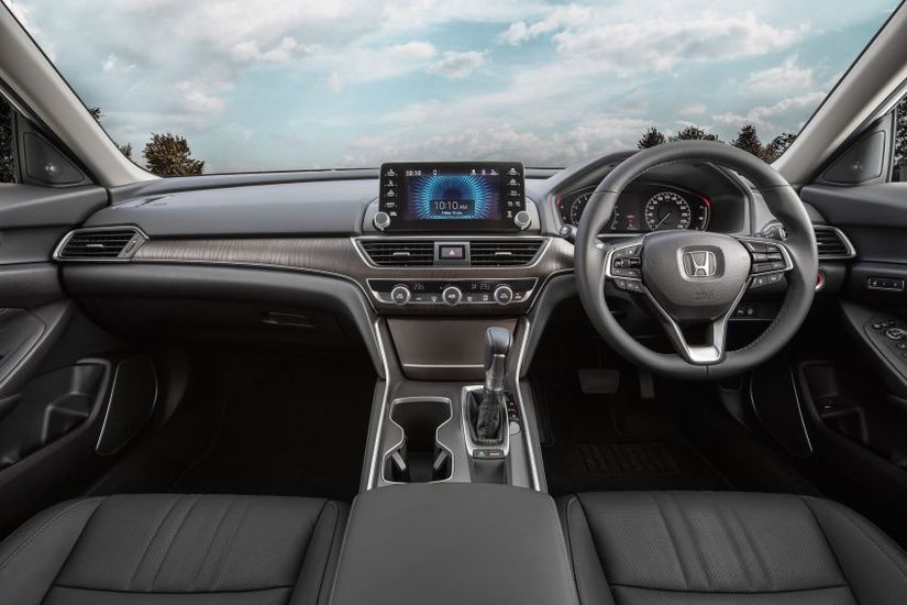 Honda Accord 2020 giá hơn 1 tỷ đồng có gì hay để so kè Toyota Camry3