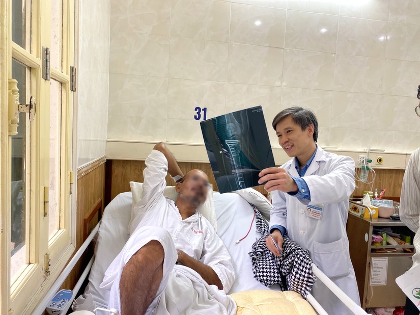Bệnh nhân Ấn Độ bị tai nạn giao thông mới hay trình độ bác sĩ Việt Nam rất cao