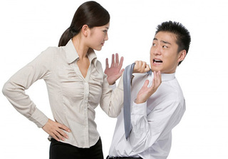 'Phát sốt' vì vợ ra rả như cái đài, chồng tìm đủ cách 'tắt tiếng' không thành