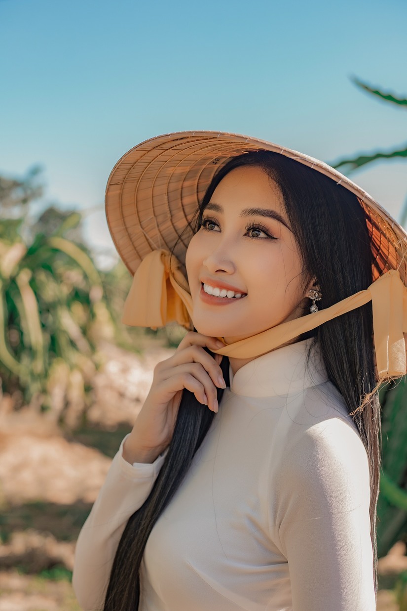 Đoàn Hồng Trang chính thức được Cục NTBD cấp phép thi Miss Eco International 2020