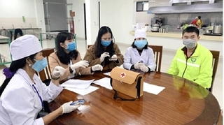 Cách ly người tiếp xúc với ca bệnh thứ 18 nhiễm Covid-19 ở Ninh Bình