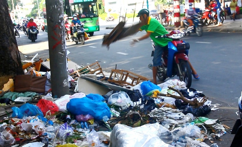 TP.HCM: Vứt rác, tiểu bậy nơi công cộng sẽ bị... phạt nguội