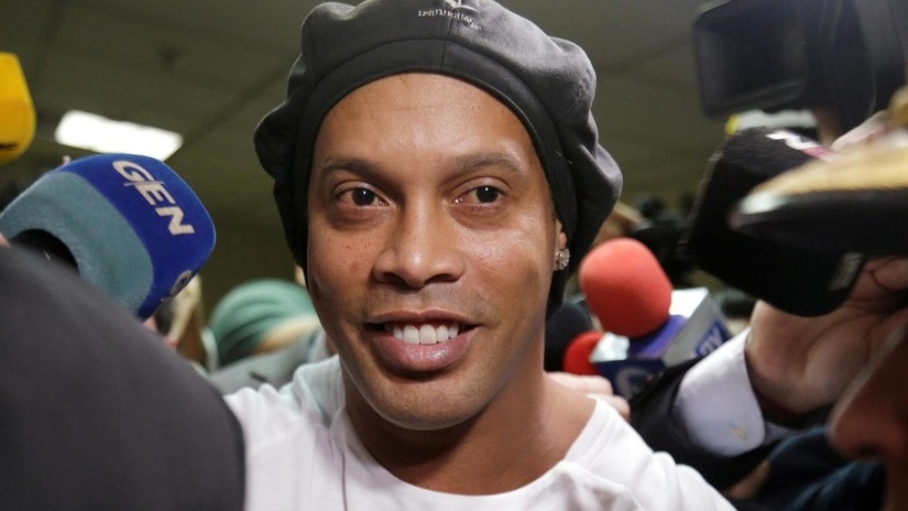 Ronaldinho vẫn không được toại ngoại