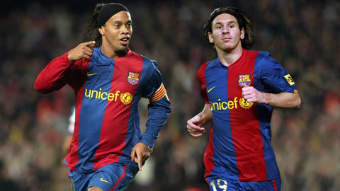 Ronaldinho mất cơ hội tái hợp cùng Barca khi vướng vòng lao lý